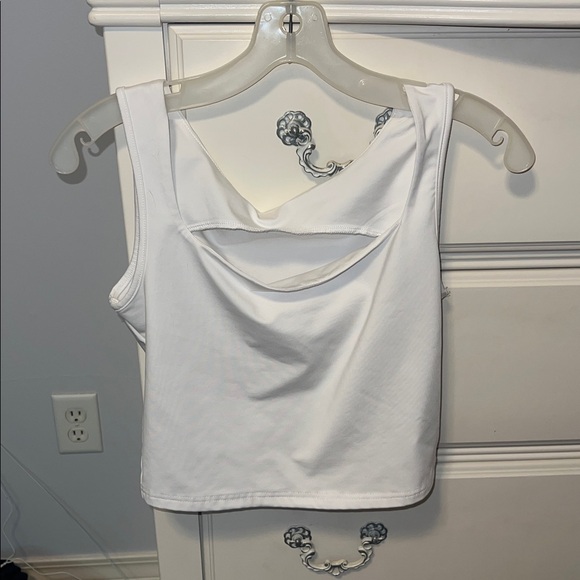 Crop top! - Picture 2 of 5